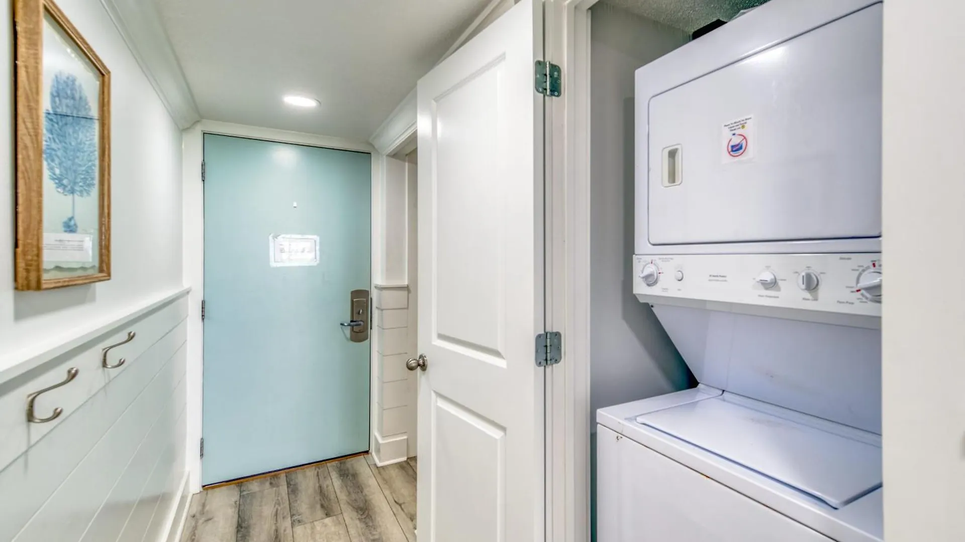 Apartment Beach House Condominiums B105 - Beachfront With Pool, Wifi, & Beach Service Destin