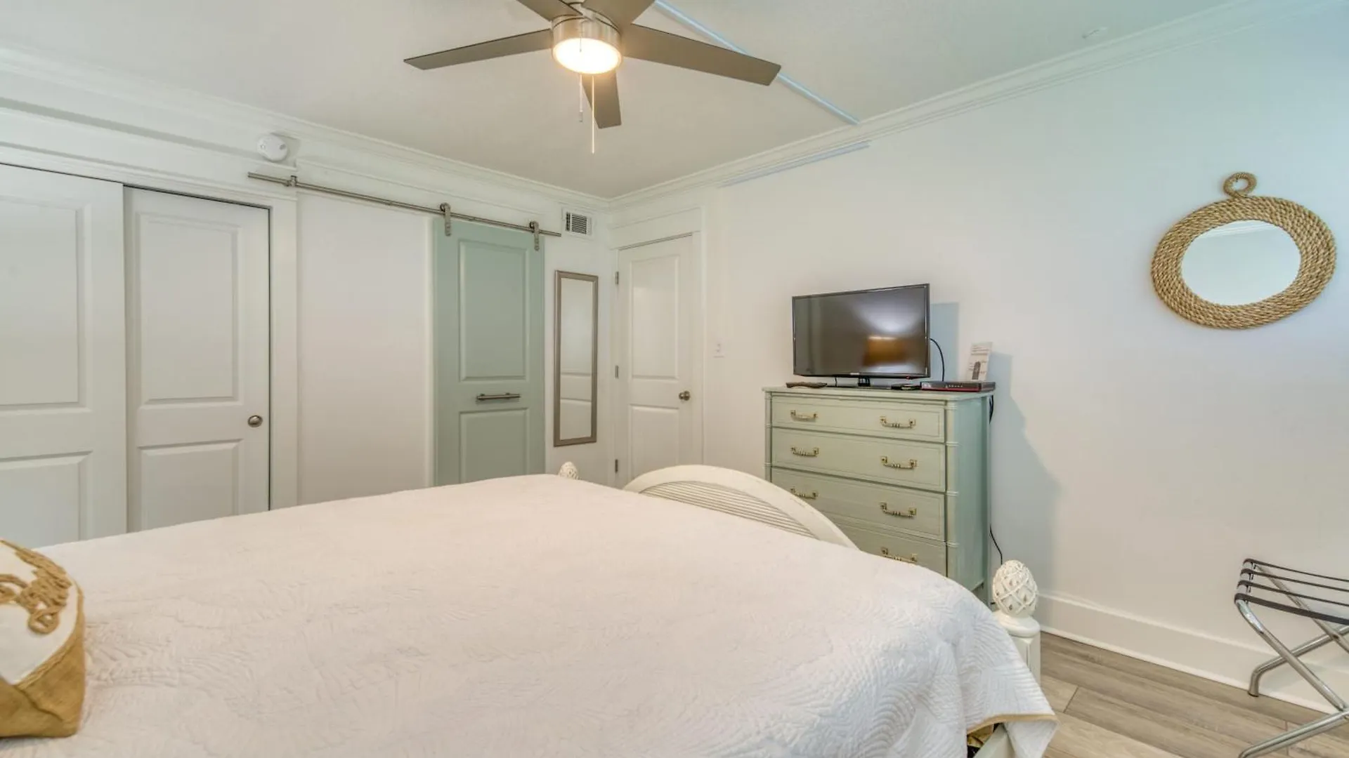 Apartment Beach House Condominiums B105 - Beachfront With Pool, Wifi, & Beach Service Destin United States
