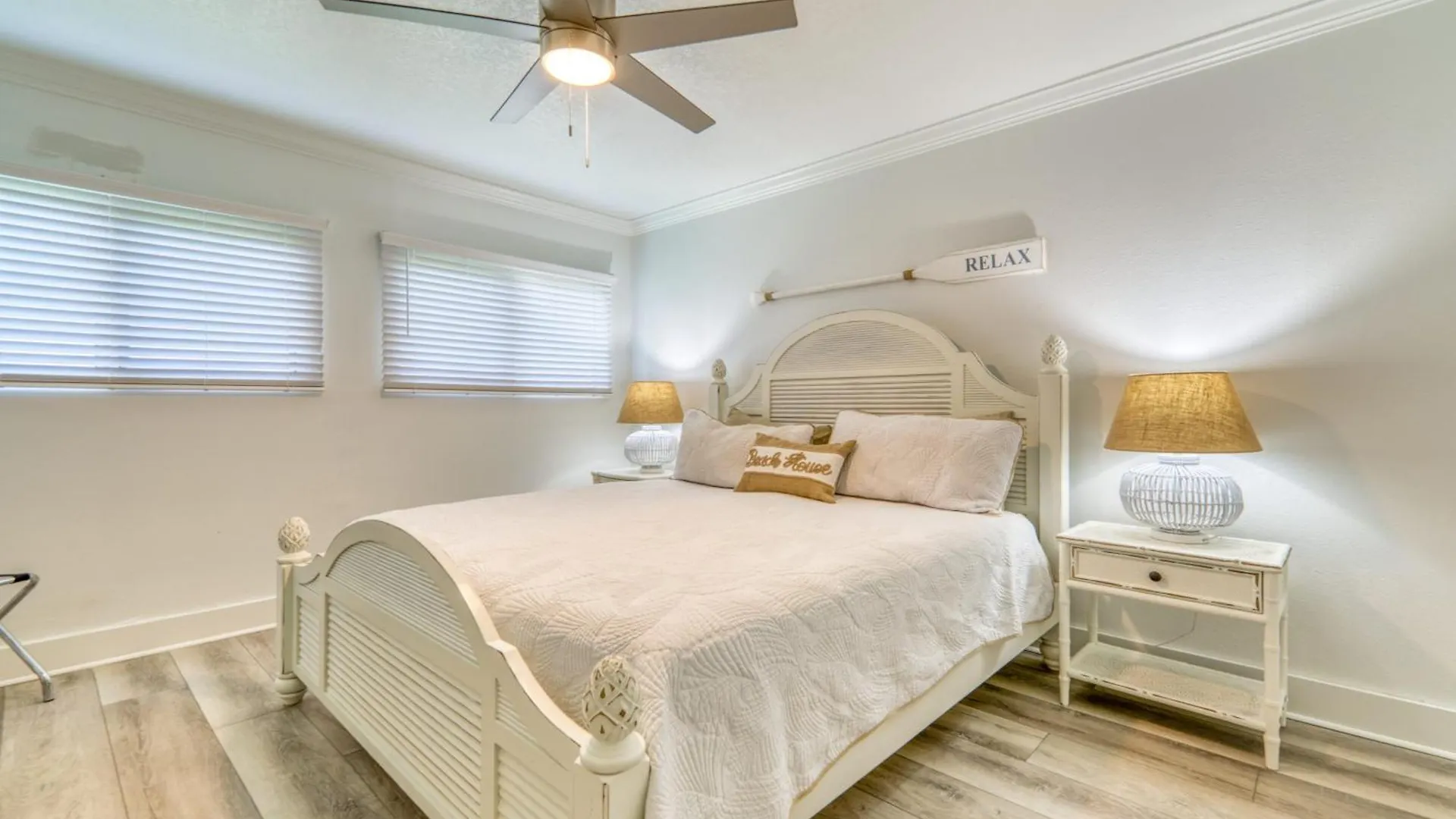 Beach House Condominiums B105 - Beachfront With Pool, Wifi, & Beach Service Destin Apartment