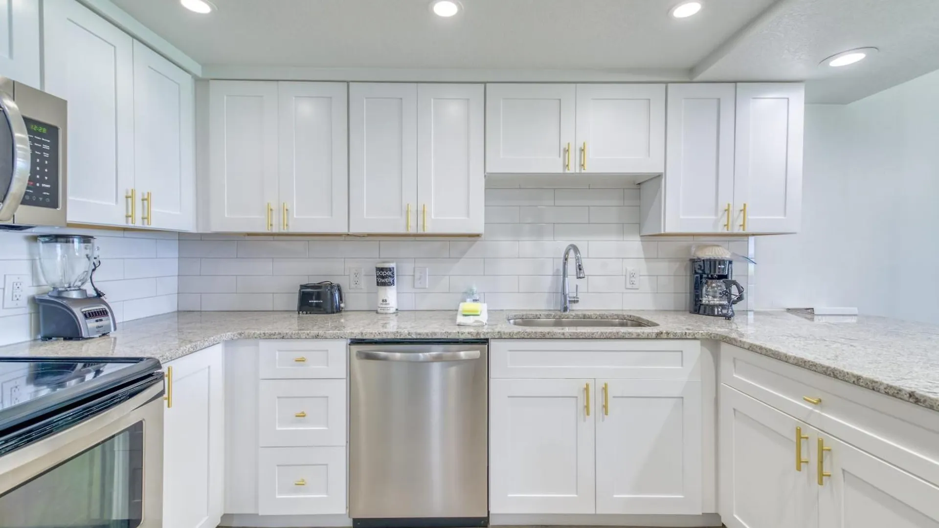 Beach House Condominiums B105 - Beachfront With Pool, Wifi, & Beach Service Destin